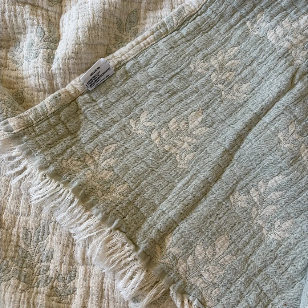 Piscatextil Throw Blanket - Floral Motif fringe oversized 70x50”